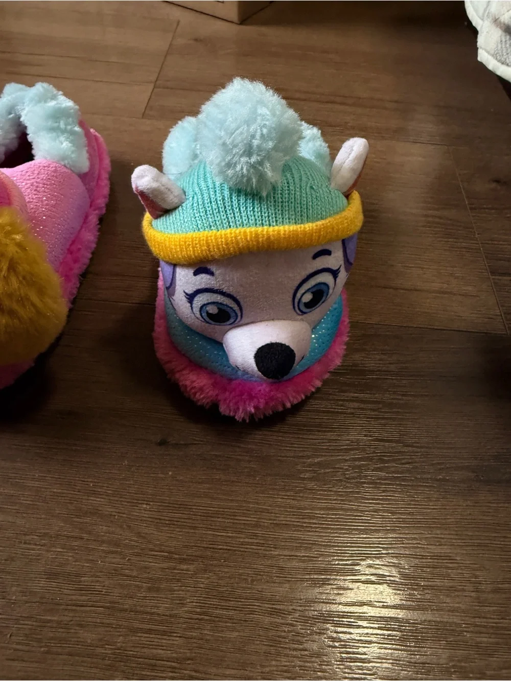 NWT Sz11/12 Toddler Girl Paw Patrol Toddler Girls' Slippers feature Skye/Everes